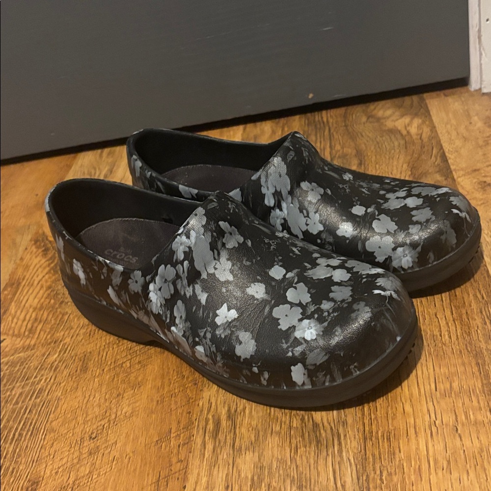 CROCS Black and Gray Floral Clogs